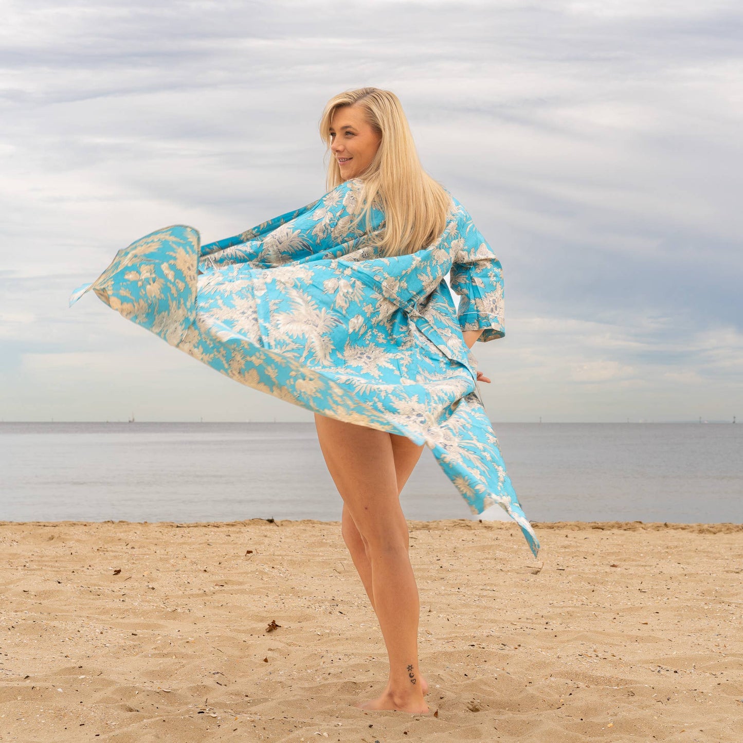 Lightweight kimono robe with a relaxed fit