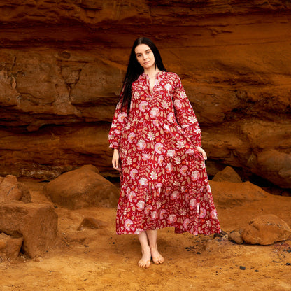 Flowing kimono robe with a classic touch
