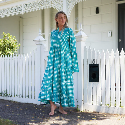 Long boho-style cotton maxi dress in soft white

