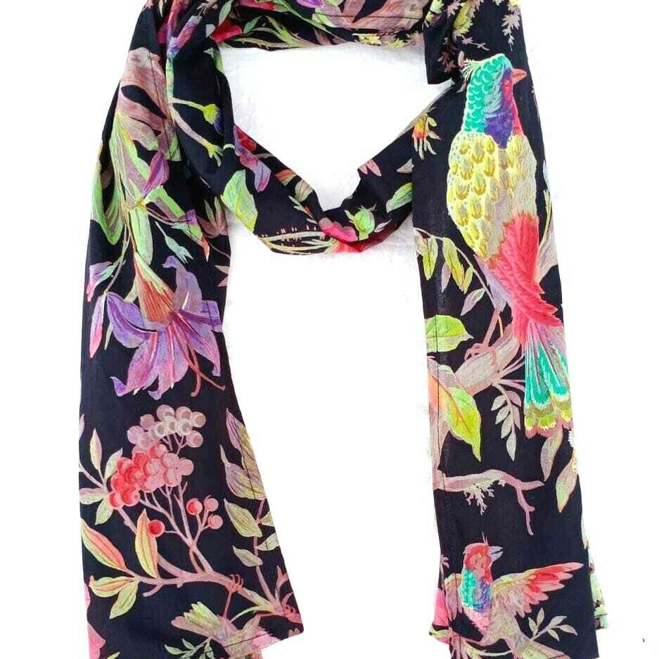 Stylish multicolored scarf with geometric patterns

